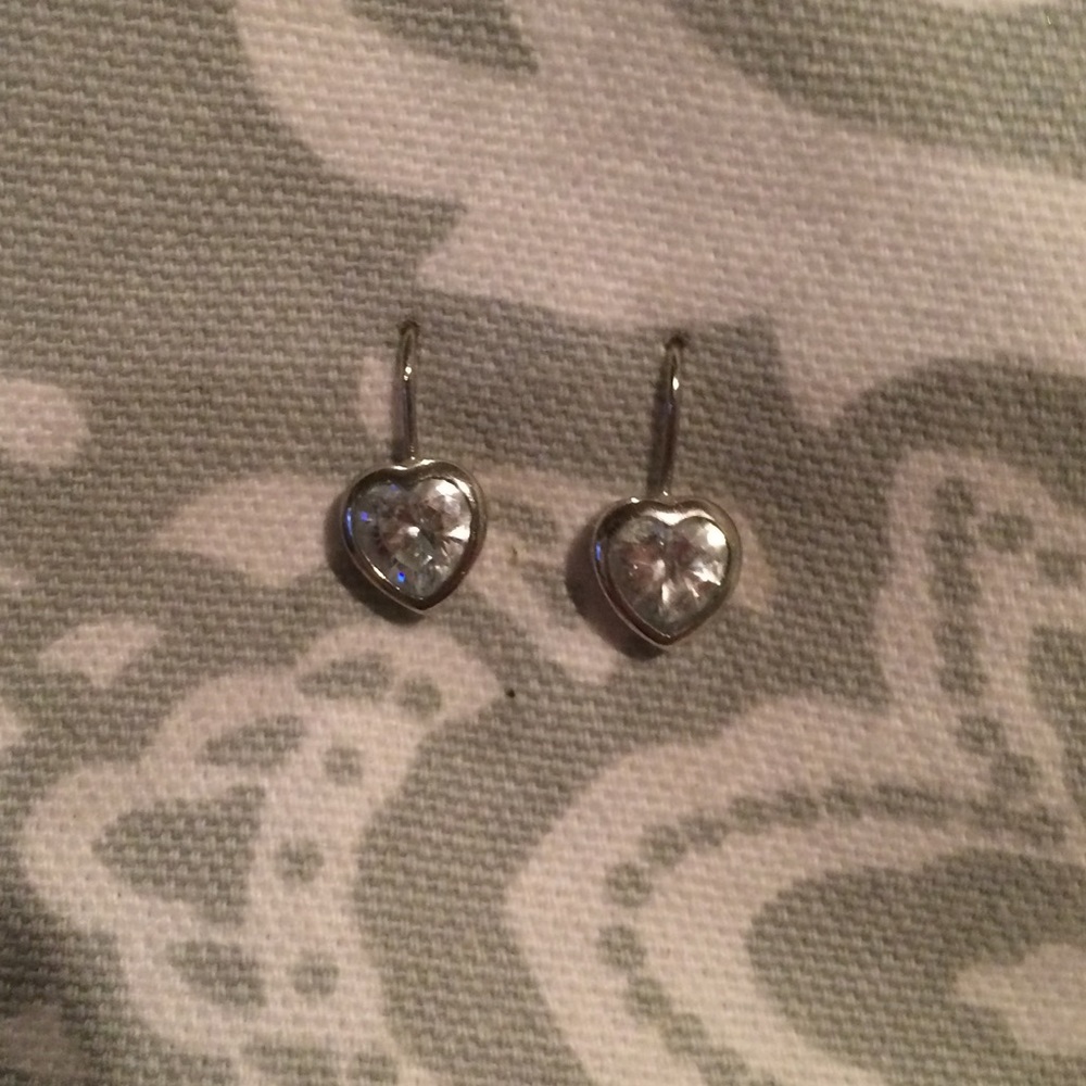 💎2/$8💎Heart-shaped White Crystal Earrings
